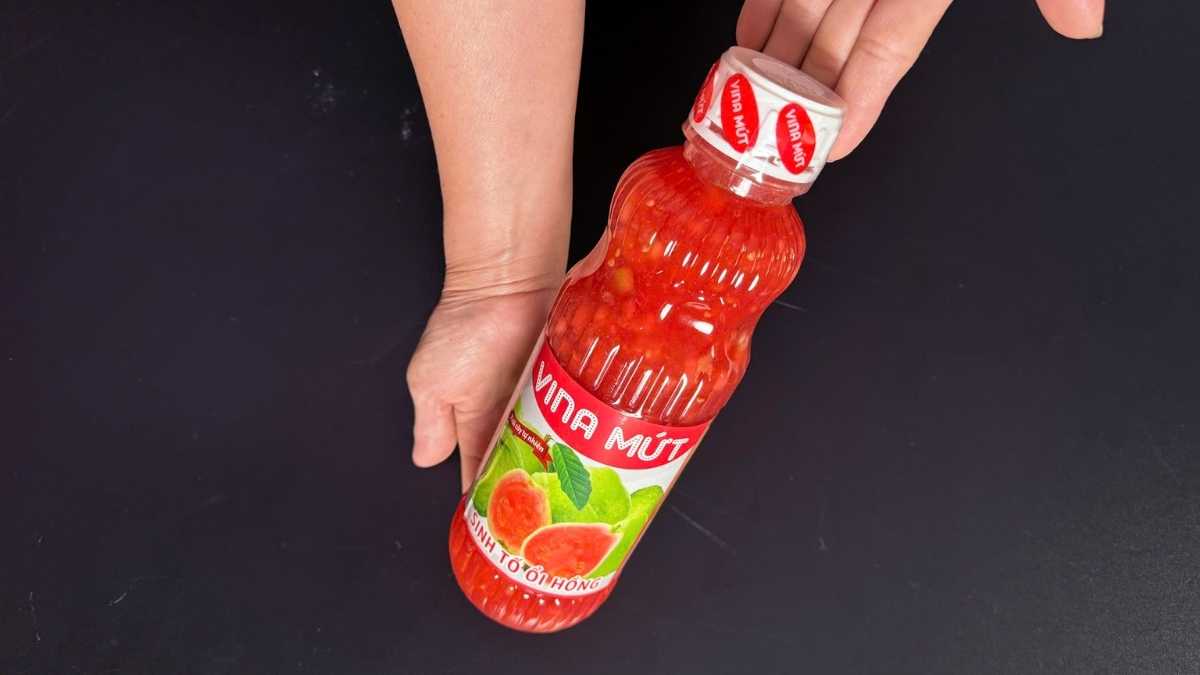 Chai PET 1L Sinh Tố Vina Ổi Hồng nắp kín, nhựa dày chắc chắn