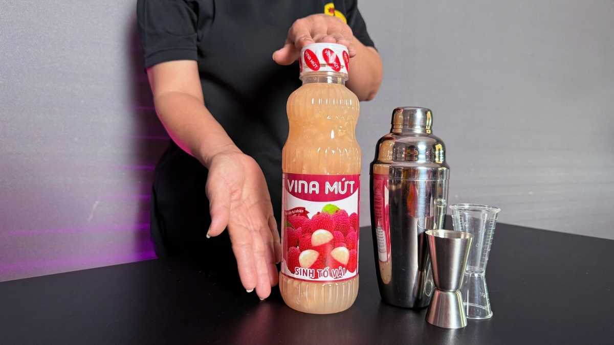 Ly soda vải và yogurt vải tại Lyon Coffee, màu sáng dịu thanh mát