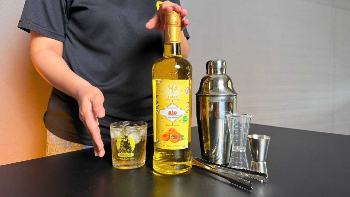 So sánh với siro khác về màu vàng cam và vị ngọt.