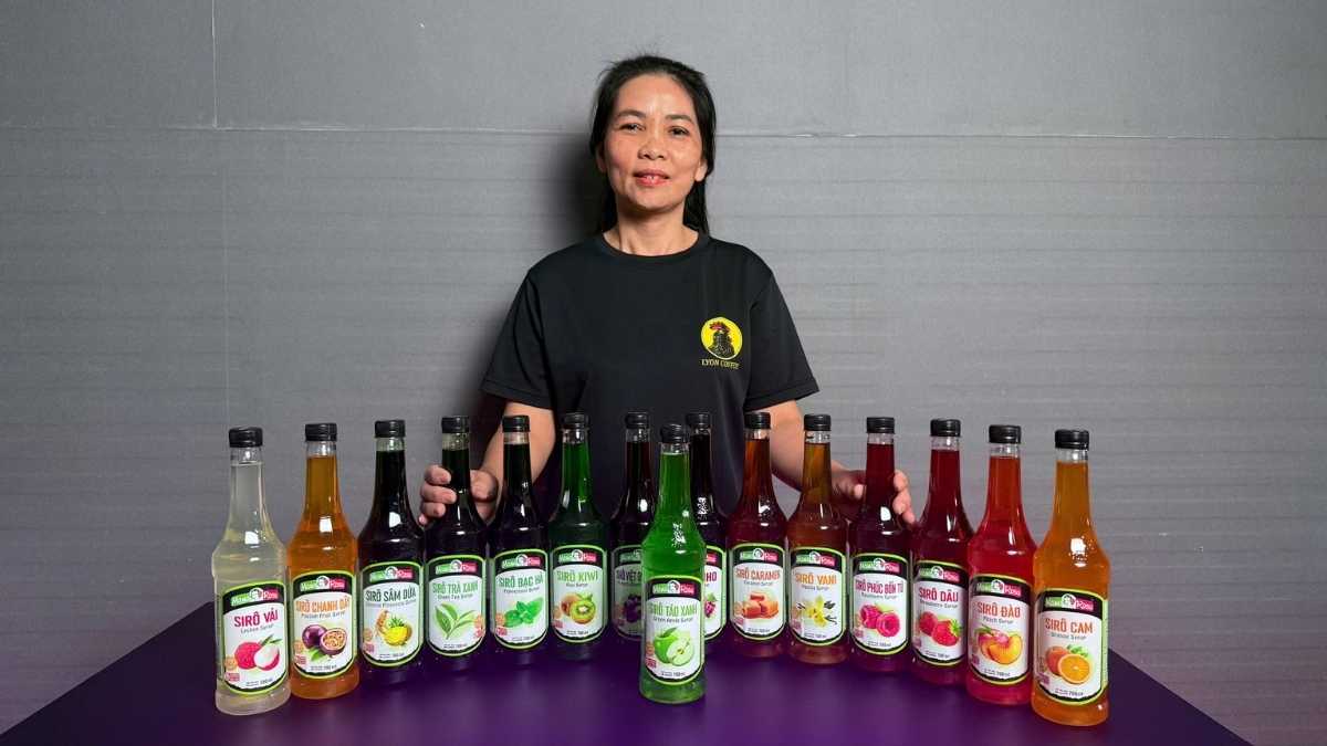 Chai Sirô Mama Rosa Dâu thương hiệu Golden Farm sản xuất tại Việt Nam