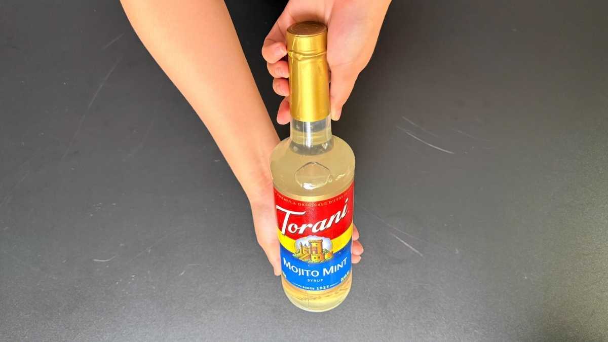 Barista Lyon Coffee rót siro Torani Mojito pha Mojito soda cho khách