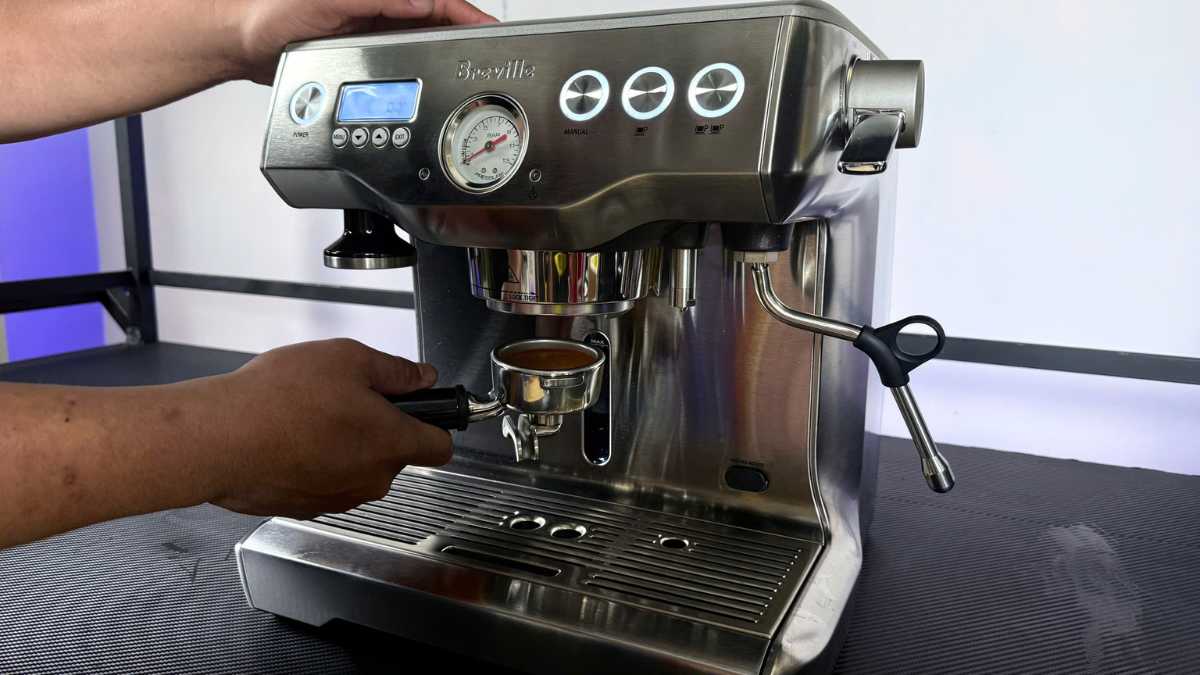 lắp đặt tay pha đúng góc khóa group