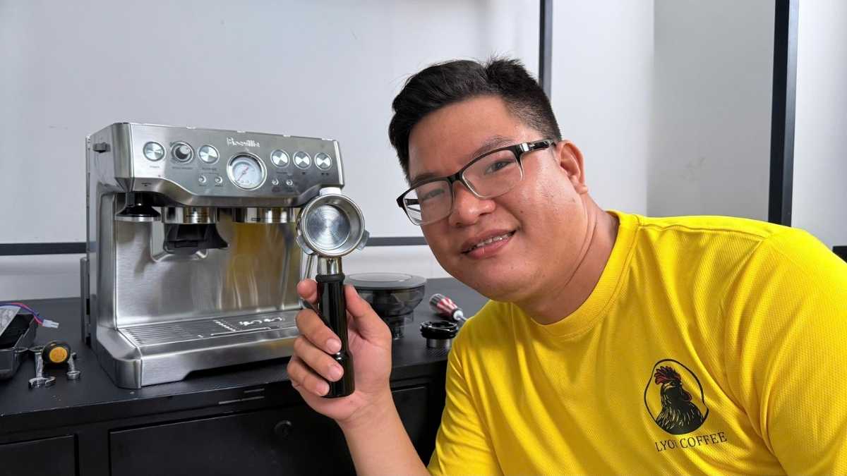 tay pha cà phê breville 870 878 920 trong quá trình pha espresso