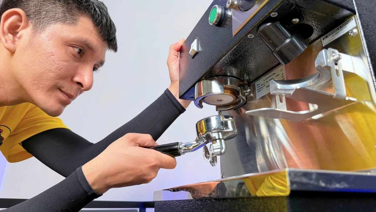 Kiểm tra tay pha Lamvita bị mòn chấu hoặc rò nước