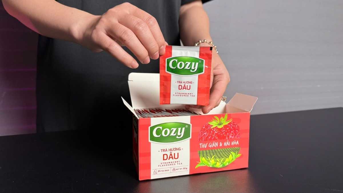 Sản phẩm được barista Lyon Coffee phục vụ cùng lát dâu tươi