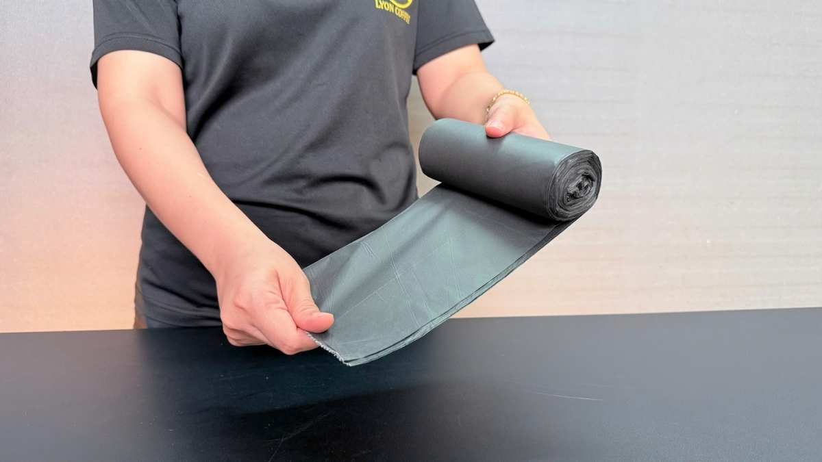 Túi đựng rác 55x65cm dùng cho gia đình và quán cà phê.