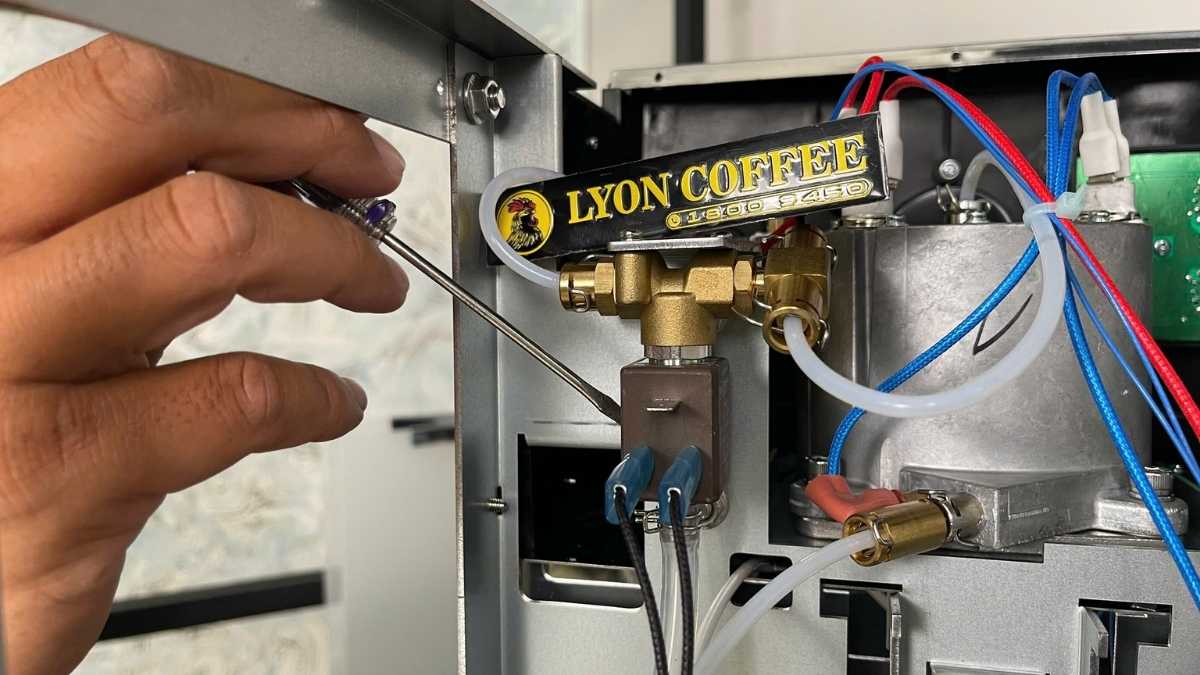 So sánh van điện từ 2 ngã và 3 ngã Gemilai – kiểm soát dòng nước và xả áp ngược.