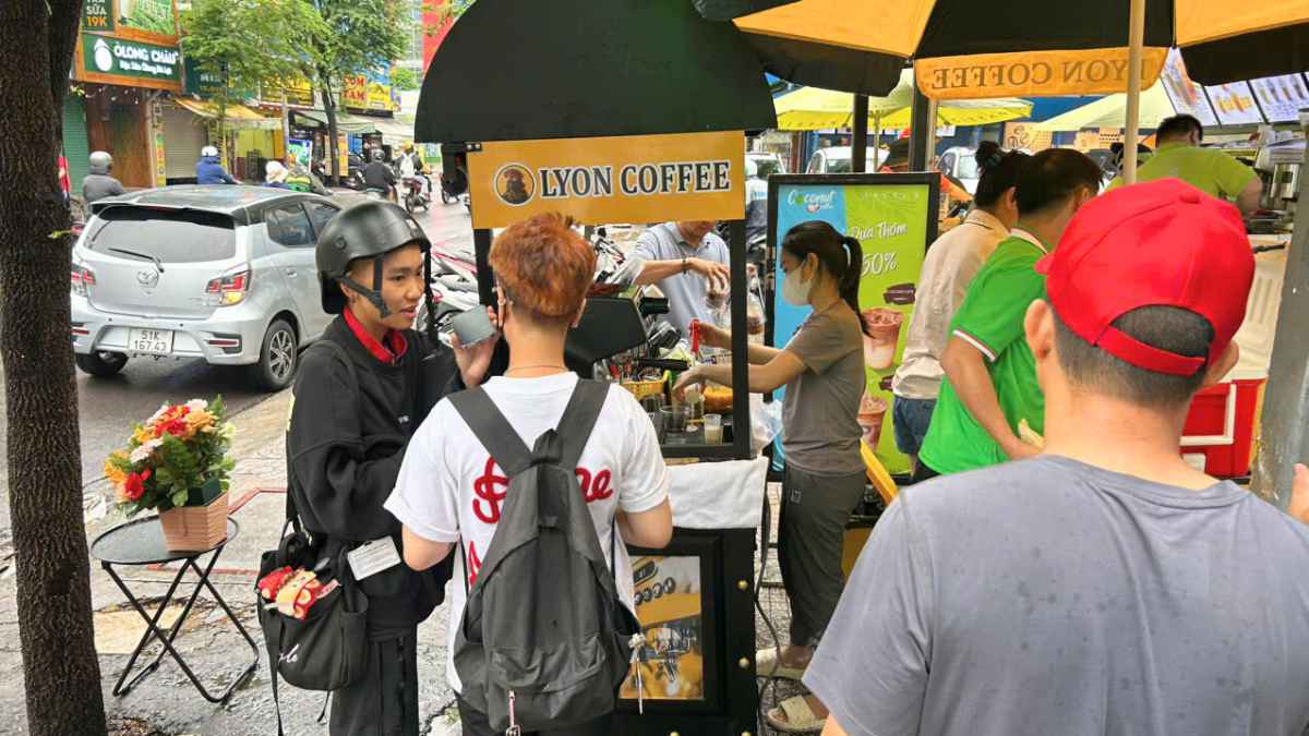 Xe cà phê mái vòm Gemilai Pro phù hợp vỉa hè và khu công nghiệp.